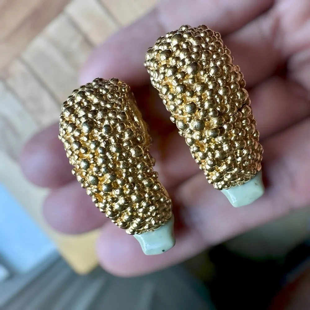 VTG Ciner Clip Earrings 1.25 Inch Caviar Hobnail Texture 18k Gold Plate Signed